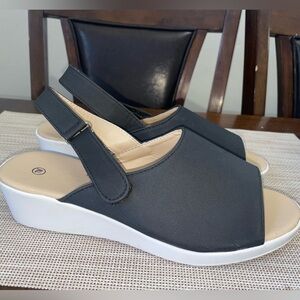 New size 7 woman’s black sandals